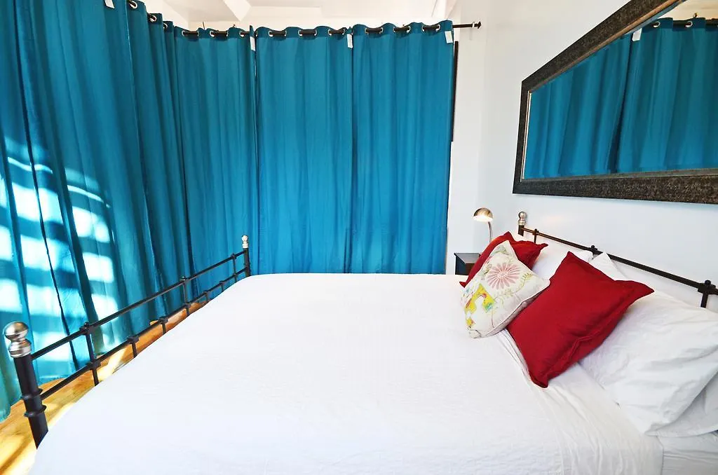 Likeahotel - Square Victoria Montreal